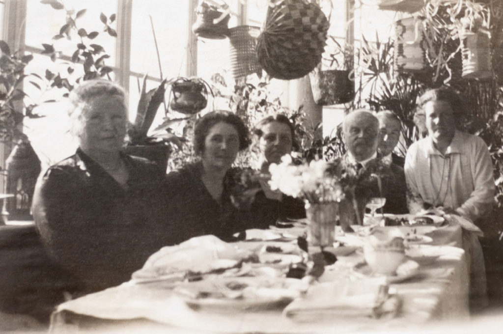 Partying in Villa Freischütz (c. 1930)