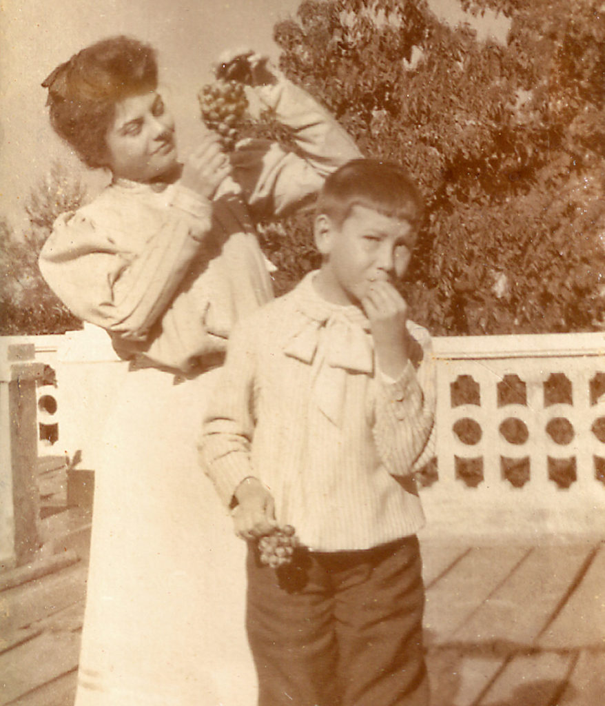 Luisa and Paco Fromm on the veranda of Villa Hellbrunn eating the famous Merano grapes (c. 1906) 