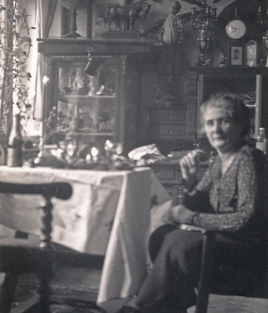 Paula Litzinger in der Villa Freischütz (ca. 1935)