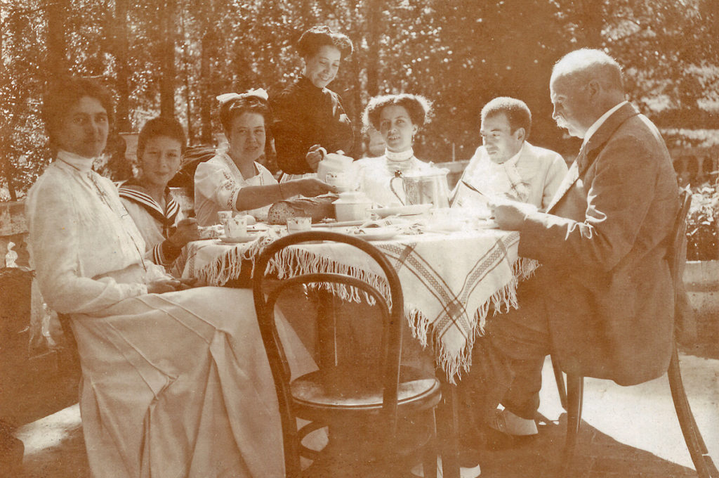 In the summer resort in Camproden (c. 1910) 